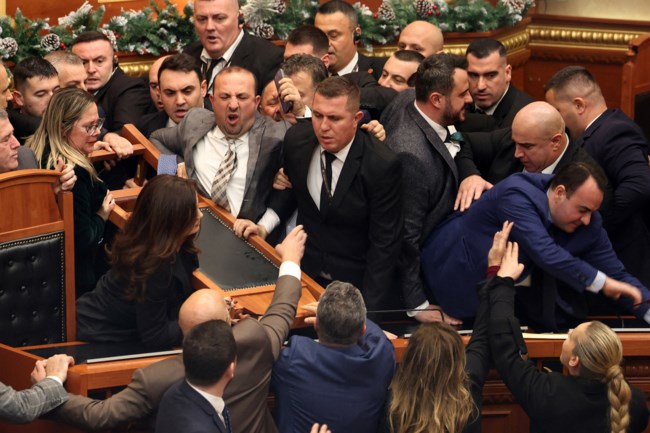 ΑΛΒΑΝΙΑ ΒΟΥΛΗ ΕΠΕΙΣΟΔΙΑ