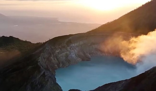 Τραγικός θάνατος για Κινέζα τουρίστρια στην Ινδονησία: Έπεσε σε ενεργό ηφαίστειο ενώ έβγαζε σέλφι