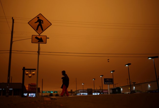 Εικόνες αποκάλυψης από την κόλαση φωτιάς στην Καλιφόρνια: Πορτοκαλί ο ουρανός στο Σαν Φρανσίσκο