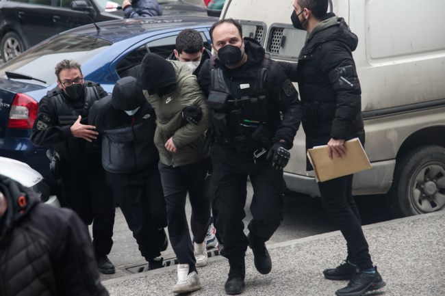 Δολοφονία Αλκη: Χαμός στα δικαστήρια Θεσσαλονίκης με τους κατηγορούμενους - "Δολοφόνοι, καθάρματα"  [εικόνες - βίντεο]
