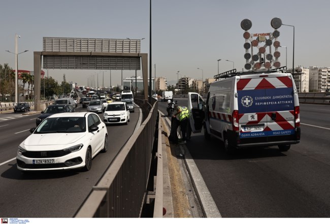 Κηφισός: Νεκρός ο οδηγός μηχανής από καραμπόλα τριών οχημάτων- Συγκρούστηκαν φορτηγό, ΙΧ και μηχανή