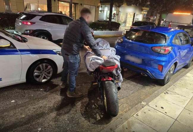 Αττική: 22χρονος οδηγούσε επικίνδυνα με μηχανή χωρίς δίπλωμα - Τραβούσε βίντεο τα "κατορθώματά" του