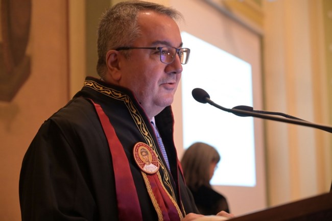 Επίτιμος διδάκτορας του ΑΠΘ ο Ηλίας Μόσιαλος- "Να προετοιμαζόμαστε για την επόμενη υγειονομική κρίση"