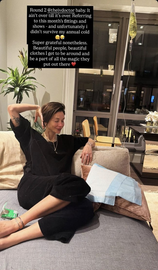 Σοφία Καρβέλα: Συνεχίζει τις θεραπείες με ορό στο σπίτι της - "Δεν έχω συνέλθει ακόμα"