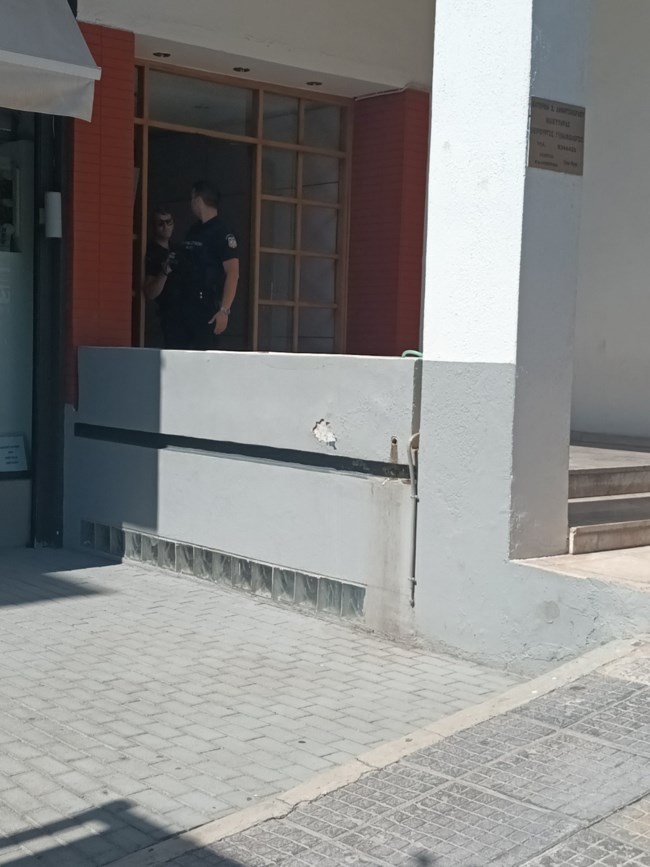 Νεκρός από μαχαίρι μέσα στο σπίτι του στη Νέα Σμύρνη - Η αδελφή του στο στόχαστρο της ΕΛ.ΑΣ.