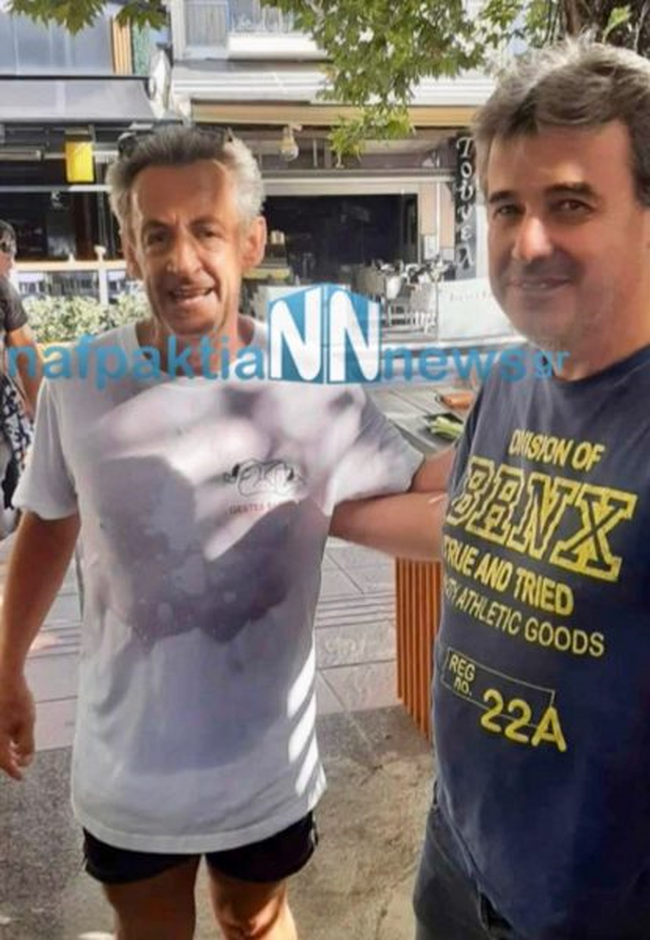 Στη Ναύπακτο ο Νικολά Σαρκοζί: Έκανε τζόκινγκ και έβγαλε selfie με κατοίκους [εικόνες-βίντεο]