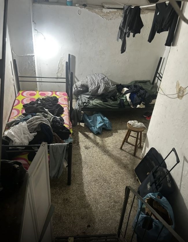 Κύκλωμα εμπορίας ανηλίκων: Φυλάκιζαν παιδιά από το Πακιστάν και τα ανάγκαζαν να πουλάνε λαθραία τσιγάρα