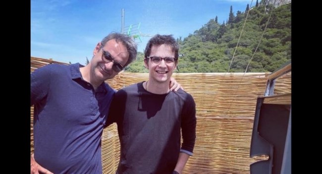 Το παραδοσιακό Πάσχα του Κυριάκου Μητσοτάκη με την οικογένειά του (φωτο)