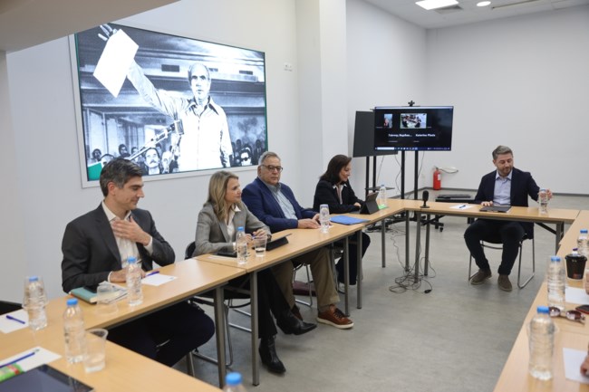 ΠΑΣΟΚ: "Η ομόνοια σπίτια χτίζει κι η διχόνοια τα γκρεμίζει" - Το καρφί Διαμαντοπούλου για τη στάση Δούκα μετά τις αλλαγές