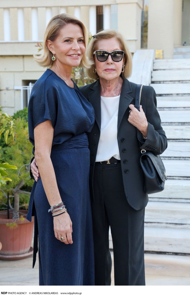 Τζένη Μπαλατσινού: Σε fashion show με τη μητέρα της, Σόνια - Δίπλα της και η Αλεξάνδρα Κωστοπούλου