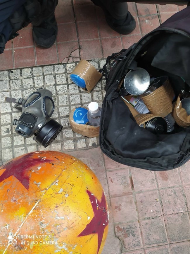 Γκαζάκια και εκρηκτικοί μηχανισμοί σε τσάντες προσαχθέντων στα Εξάρχεια
