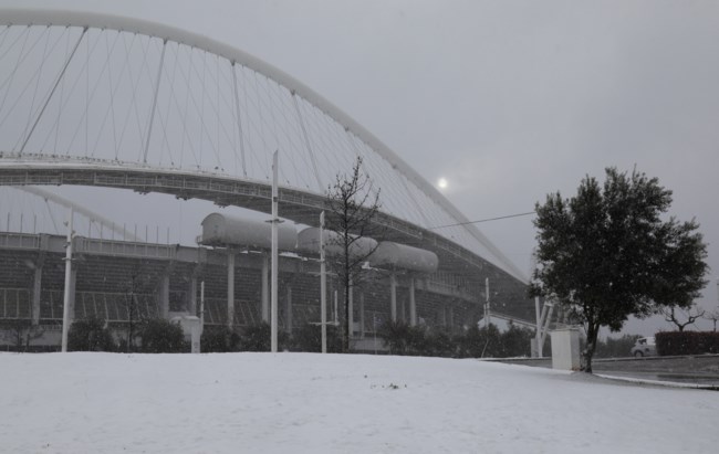 Η κακοκαιρία Μήδεια σαρώνει την Αττική: Κλειστοί δρόμοι, πτώσεις δέντρων, διακοπές ρεύματος - Αλυσίδες μέχρι και στην Κηφισίας