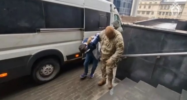 Μακελειό στην Μόσχα: Νέα βίντεο με τη σύλληψη και ανάκριση των υπόπτων - Με δεμένα μάτια στην επιτροπή ερευνών