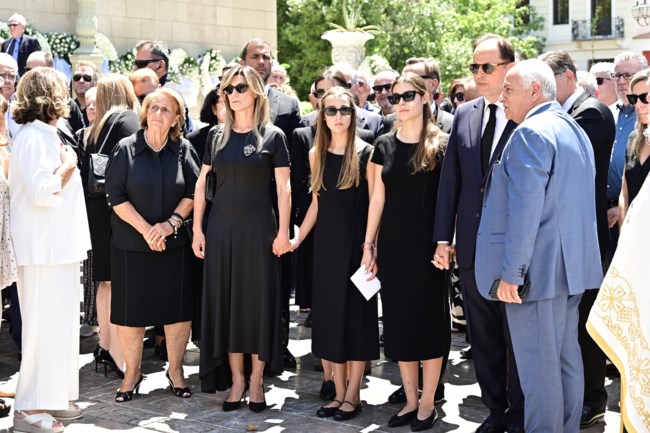 Κηδεία Βαρβιτσιώτη: "Παππού, μου λείπεις πολύ, σε βρίσκω σε κάθε απόφαση που παίρνω" - Συντετριμμένη η εγγονή του