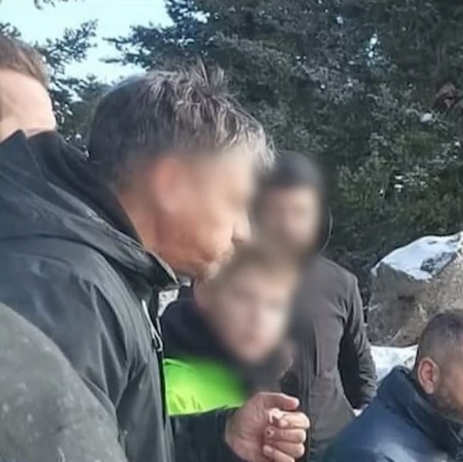 "Σπάσαμε το τζάμι, μύριζε πολύ άσχημα": Αναψε καμινέτο στο αυτοκίνητό του για να ζεσταθεί και πέθανε από τις αναθυμιάσεις