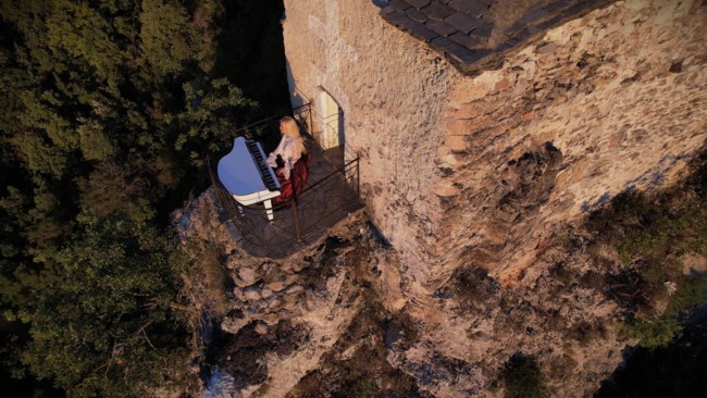 ιπταμενη πιανιστρια