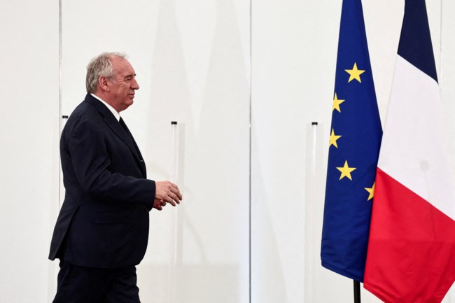 Γαλλία: Στο χείλος του γκρεμού η κυβέρνηση Μπαϊρού - Οι αντιδημοφιλείς περικοπές και το "φάντασμα" του ΔΝΤ