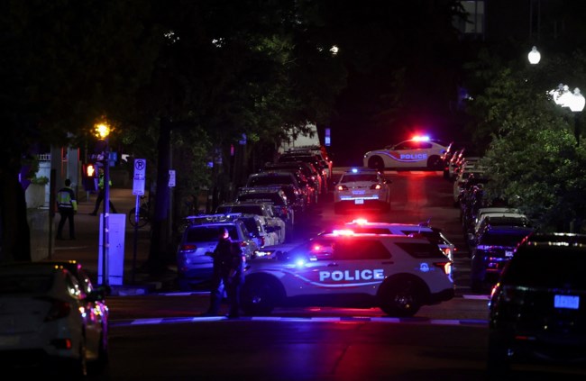 Αιματηρή επίθεση έξω από το Εβραϊκό Μουσείο στην Ουάσινγκτον: Νεκροί 2 εργαζόμενοι της πρεσβείας του Ισραήλ