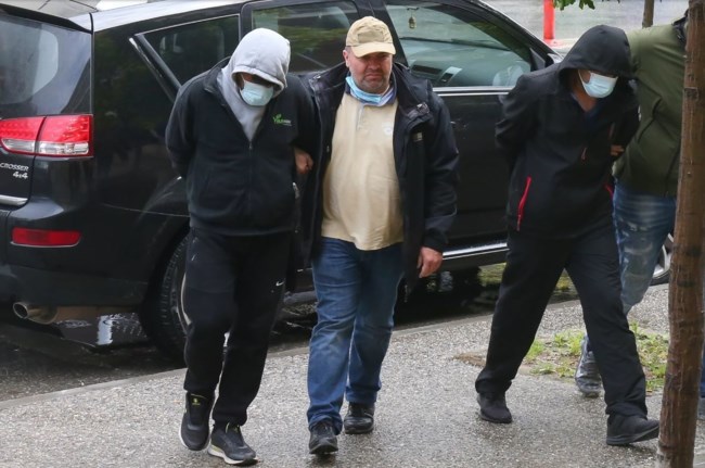 Θεσσαλονίκη: Εκτός φυλακής τα αδέρφια που σκότωσαν στο ξύλο τον 52χρονο επειδή τάιζε τα αδέσποτα ζωάκια