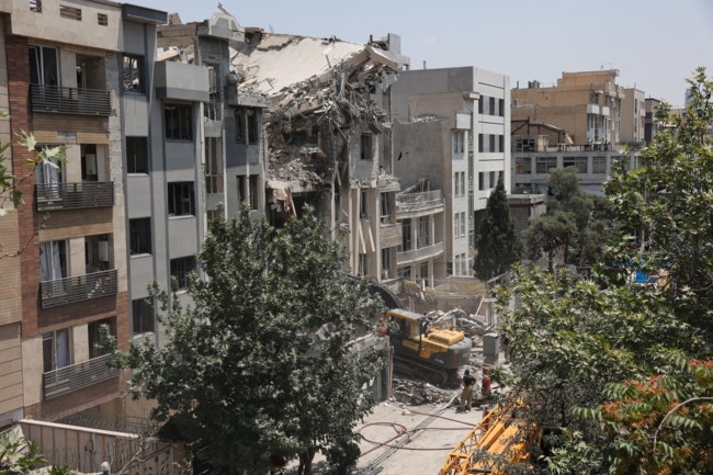 Το μεγάλο ερώτημα για τις επόμενες κινήσεις Τραμπ στη σύγκρουση Ισραήλ - Ιράν: Η αβεβαιότητα, οι πιέσεις και η μέση λύση