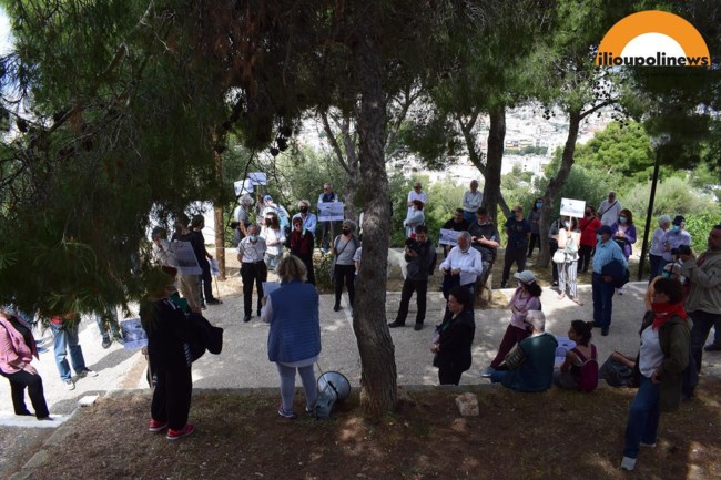 Ένταση στον Προφήτη Ηλία Ηλιούπολης – Διαδηλωτές συνεπλάκησαν με πιστούς