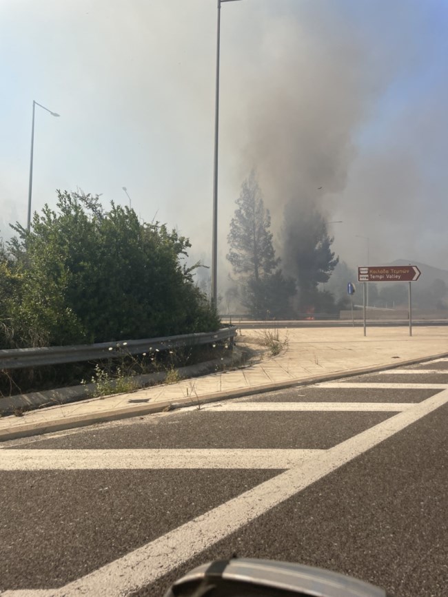 Λάρισα: Φωτιά στον Ευαγγελισμό - Απίστευτο μποτιλιάρισμα με ακινητοποιημένα δεκάδες ΙΧ