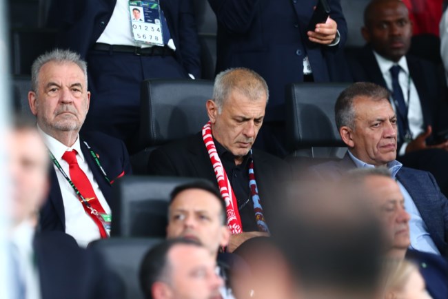 Conference League: Στις κερκίδες για τον ιστορικό τελικό επώνυμοι, πολιτικοί και πρόσωπα των media