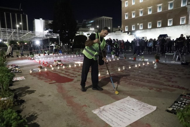 Ζωή Κωνσταντοπούλου στο Σύνταγμα: Μην αγγίζετε τα ονόματα – Λέμε "ναι" στην αξιοπρέπεια, στη ζωή, στη μνήμη, στη δικαιοσύνη