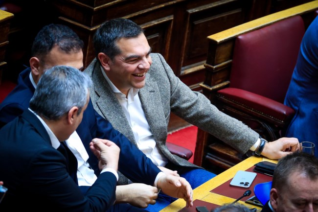 Τσίπρας γελαστός στη Βουλή