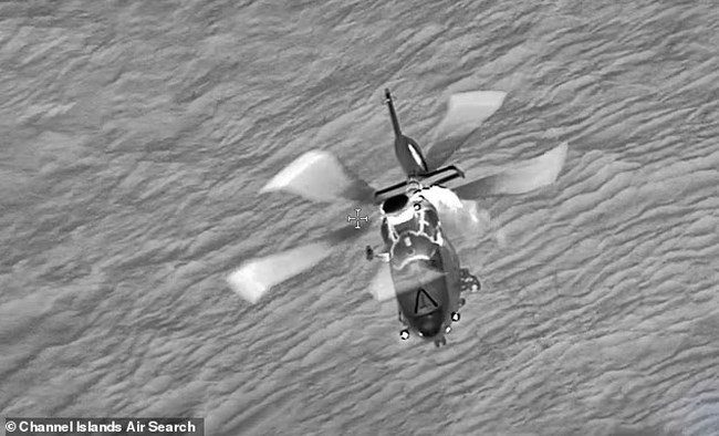 ΚΡΟΥΑΖΙΕΡΟΠΛΟΙΟ ΣΤΗ ΜΑΓΧΗ