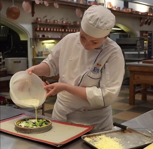 Βασιλική quiche σπανάκι: Το επίσημο πιάτο που επέλεξαν Κάρολος και Καμίλα για το δείπνο της στέψης- Η συνταγή