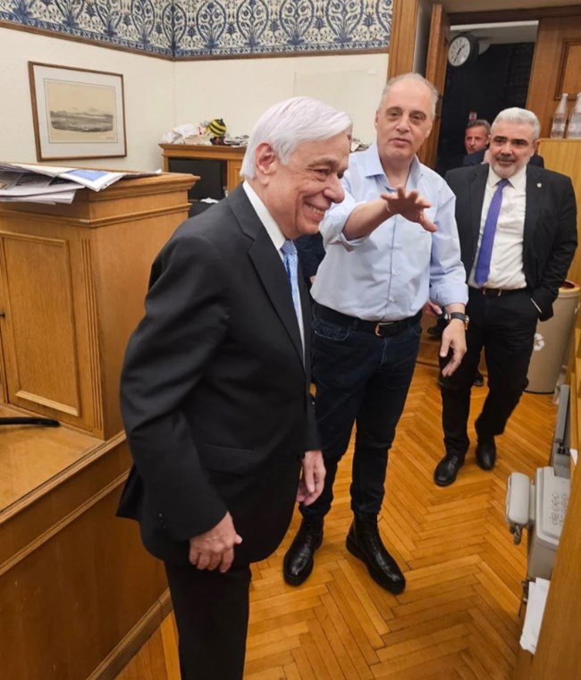 Ύμνοι Βελόπουλου σε Προκόπη Παυλόπουλο: "Ο καλύτερος Πρόεδρος ever"