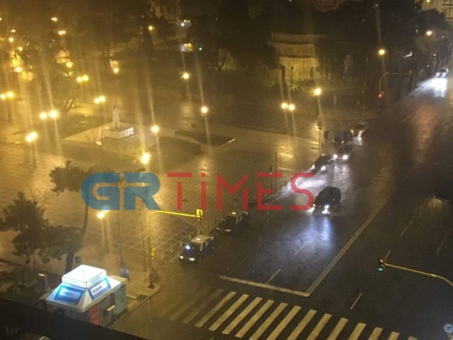 Σαρώνει η "Θάλεια": 9.900 κεραυνοί στη Βορειοδυτική Ελλάδα [Βίντεο-Εικόνες]