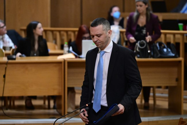 Δίκη Χρυσής Αυγής: "Ήμουν πιο ρομαντικός το 1989", είπε ο Χρήστος Παππάς για τις φωτογραφίες που χαιρετάει ναζιστικά