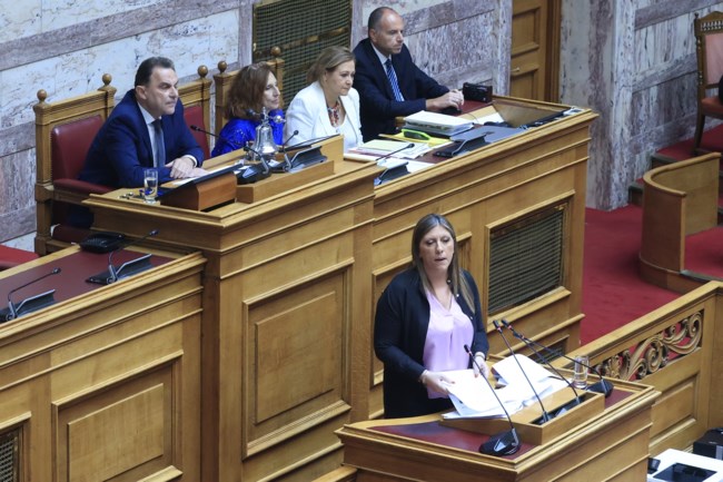 Σόου Κωνσταντοπούλου στη Βουλή: "Είστε οι χειρότεροι φασίστες" είπε στον προεδρεύοντα, τη διέκοψε μετά από 19 λεπτά