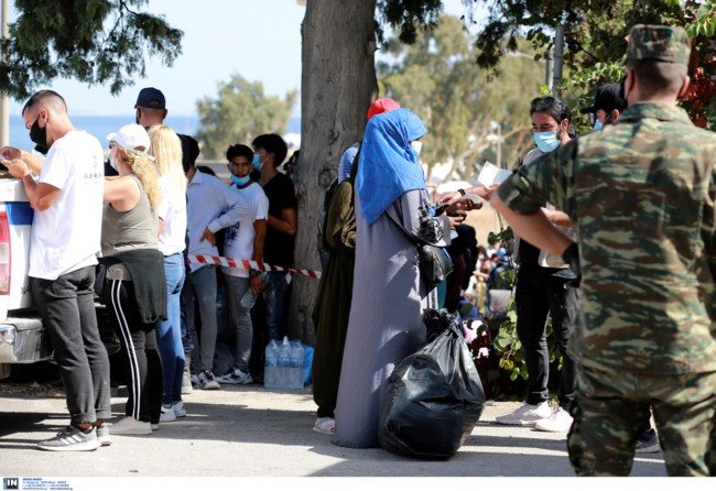 Καρά Τεπέ: 700 μετανάστες μεταφέρονται από τη Λέσβο στην ενδοχώρα [εικόνες]