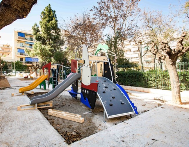 Ανακαινίζονται 19 παιδικές χαρές από τον Δήμο Αθηναίων [εικόνες]