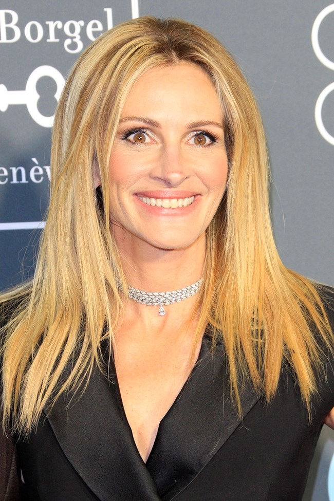 JULIA ROBERTS