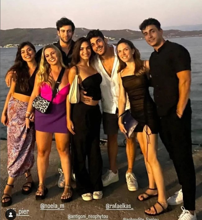 Αφροδίτη Λιάντου – Αλέξανδρος Σκουρλέτης: Full in love στο Πόρτο Χέλι - Οι φωτογραφίες που δημοσιευσαν