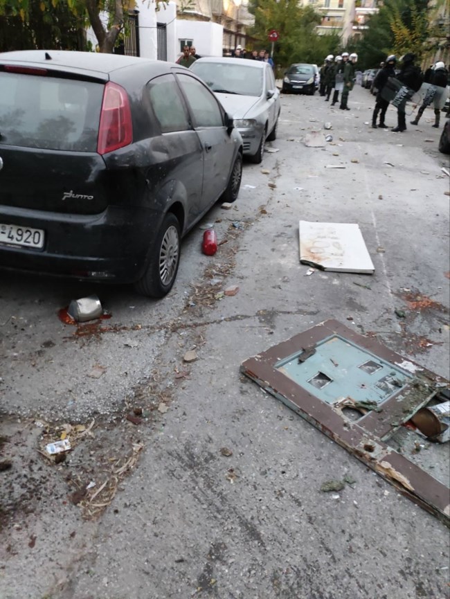 Επεισόδια στα Προσφυγικά: 78 οι συλλήψεις- Δύο αστυνομικοί σοβαρά τραυματίες [εικόνες- βίντεο]