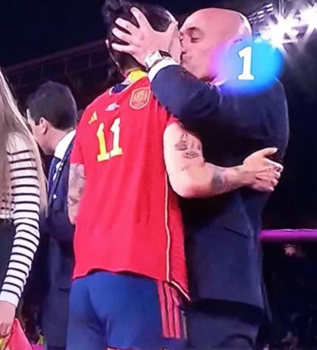 Ξεκίνησε η δίκη για το φιλί στην αρχηγό της Εθνικής Ισπανίας - "Ηταν συναινετικό" κατέθεσε ο πρώην πρόεδρος της Ομοσπονδίας