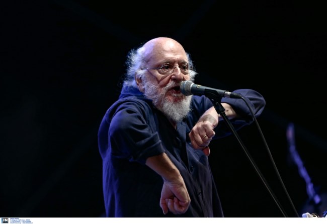 Διονύσης Σαββόπουλος: Η σπάνια εξομολόγηση στην αυτοβιογραφία του για τον καρκίνο - "Μου αφαίρεσαν μισό πνευμόνι"