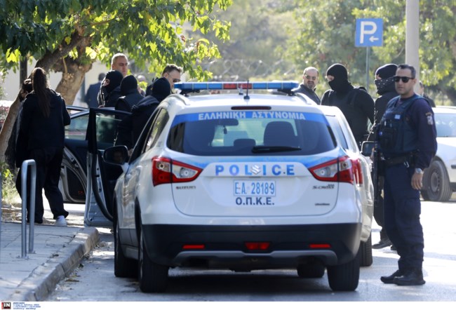 Έκρηξη στους Αμπελόκηπους: Στον εισαγγελέα η 30χρονη – Απολογείται ο 31χρονος σύντροφός της [εικόνες]