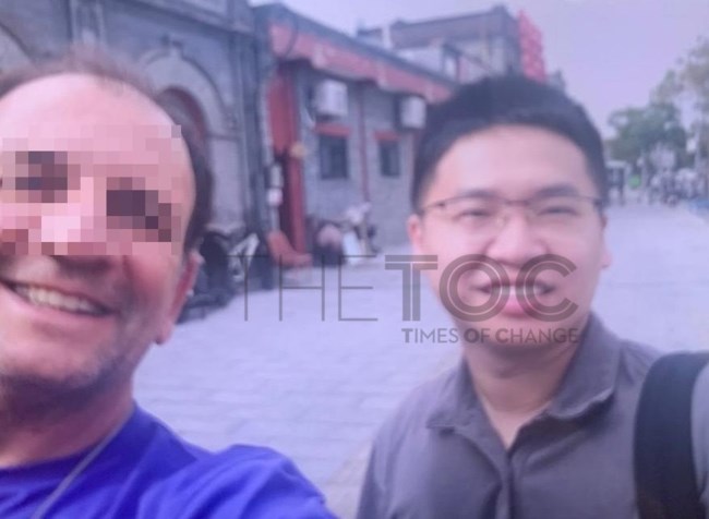 Αυτοί είναι οι δύο Κινέζοι στρατολογητές του σμηνάρχου - Ο "Στίβεν" και ο "Γουίλιαμ"