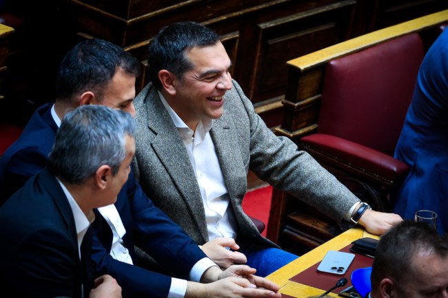 Τσίπρας γελάει στη Βουλή