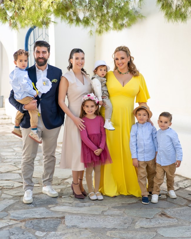 Η βάφτιση του γιου της Κλέλιας Πανταζή: Ο στολισμός με θέμα τα λεμόνια και οι vintage νότες με retro αντικείμενα και αξεσουάρ