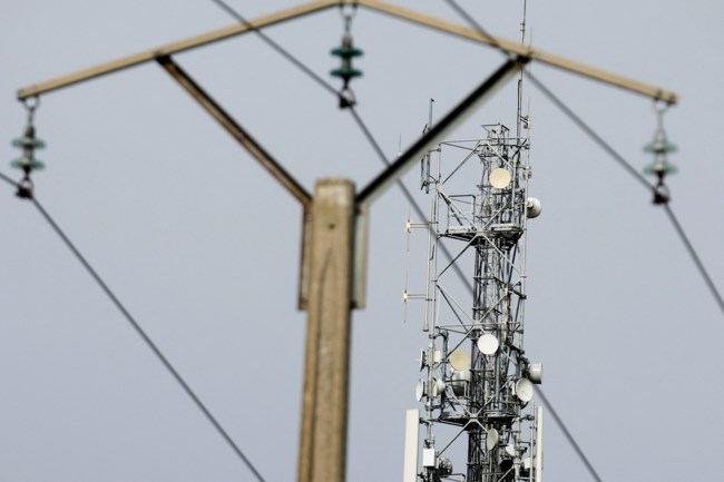 Reuters: Το ενεργειακό μπλακ άουτ στην Ευρώπη, απειλεί και τα κινητά τηλέφωνα- Οι διακοπές ρεύματος θα τα σβήσουν