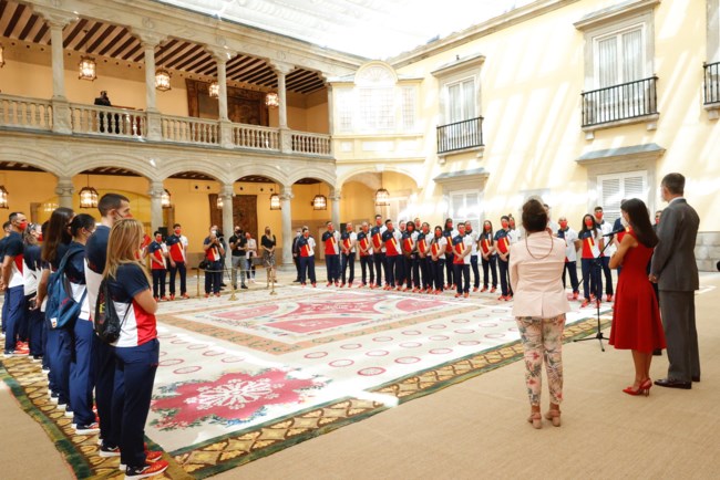 Πριγκίπισσα Λεονόρ: Αυτός είναι ο λόγος που έκανε την πρώτη δόση του εμβολίου, αν και δεν έχει κλείσει τα 16
