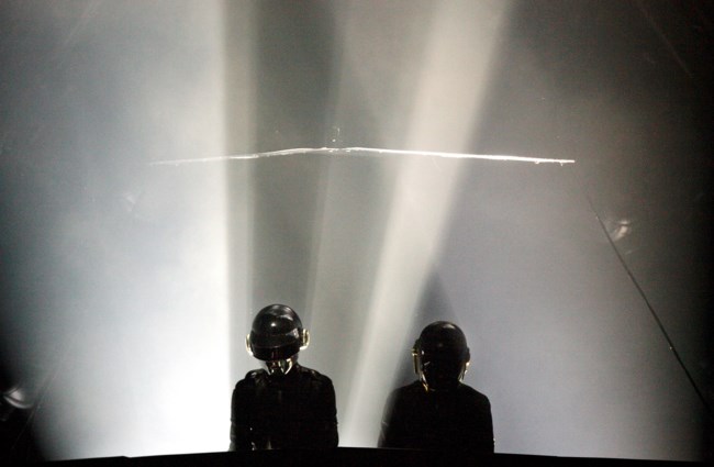 Τίτλοι τέλους για τους θρυλικούς "Daft Punk": Με ένα μοναδικό βίντεο ανακοίνωσαν τη διάλυσή τους - Δείτε το