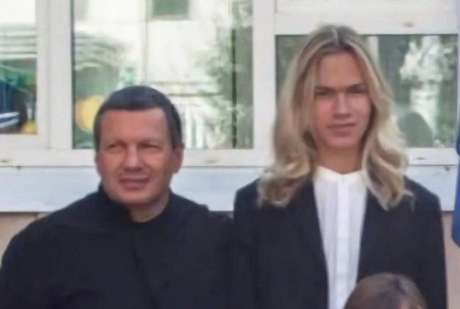 ΡΩΣΟΣ ΠΡΟΠΑΓΑΝΔΙΣΤΗΣ ΓΙΟΣ